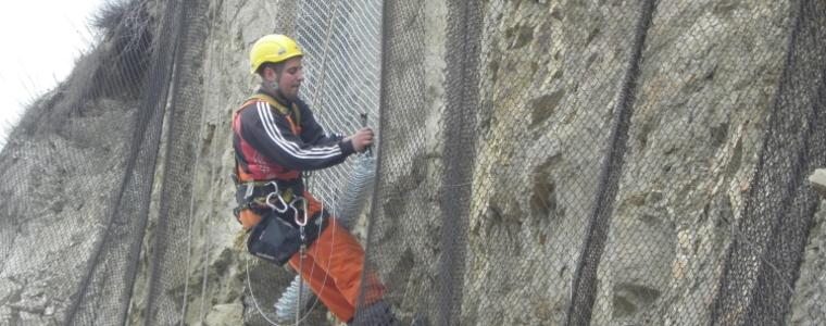 Очакват се срутища и свлачища и на други места