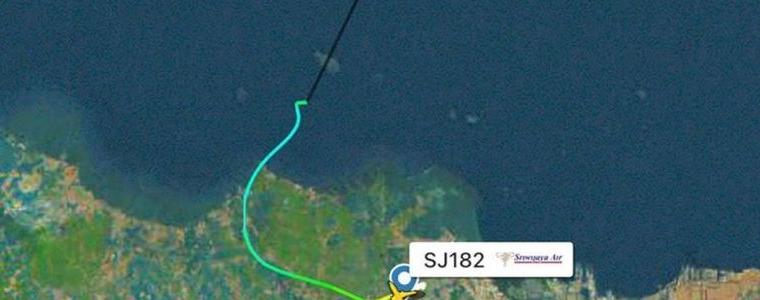 Пътнически самолет изчезна от радарите в Индонезия