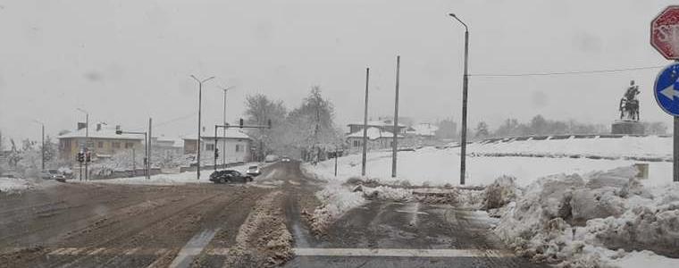 Тежкотоварни коли тръгват по пътища, отворени за леки автомобили, и усложняват обстановката (АУДИО)