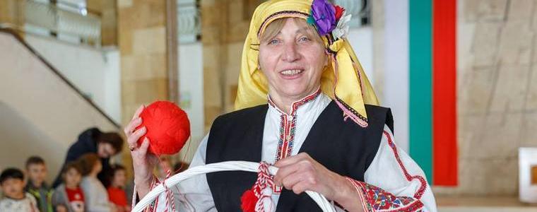 Баба Марта ще посрещне учениците в СУ „Св. св. Кирил и Методий“ 