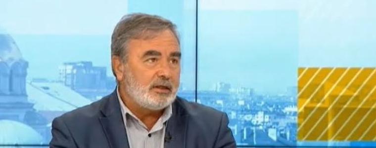 Доц. Кунчев: Ако досега сме спазвали дистанция 1,5 м, сега трябва да е 2,5 м