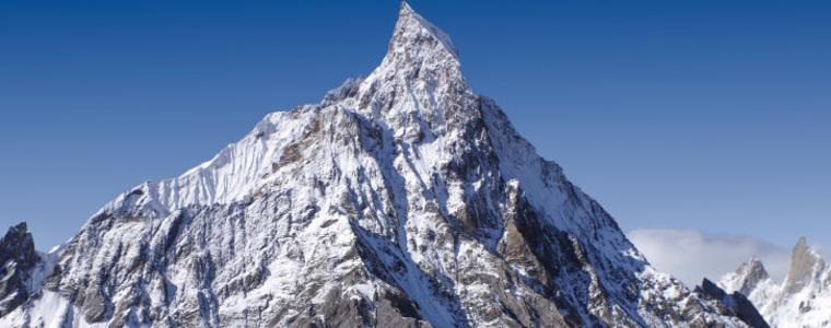 Издирват трима алпинисти под връх К2