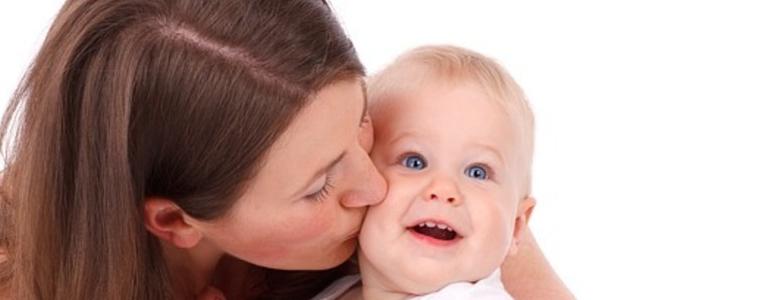 Майката става "раждащ родител" във Великобритания - да не се обиждат трансс*ксуалните