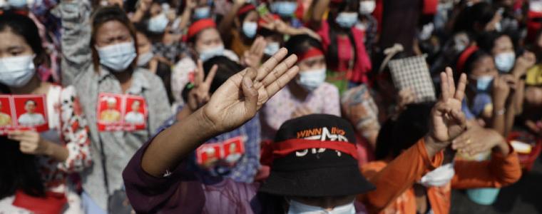 Нови протести срещу военния преврат в Мианма въпреки забраната и насилието на властите