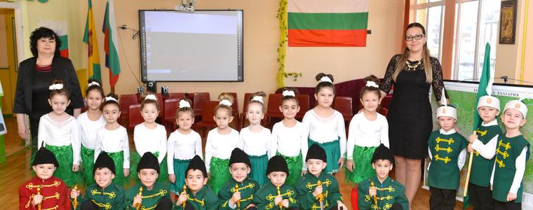 Урок по родолюбие „Земята на Ботев и Левски“ в Детска градина №20 „Радост“ (СНИМКИ)
