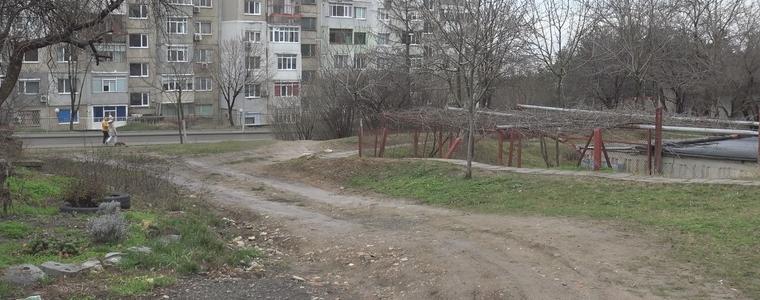 За да спестят 200 м. шофьори съсипват зелена площ в кв. „Дружба 2“ (ВИДЕО)
