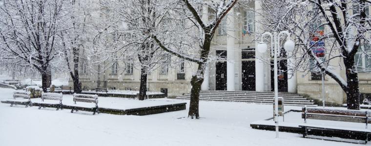 Добрич в красива пролетна бяла „премяна“ (ФОТОРЕПОРТАЖ)