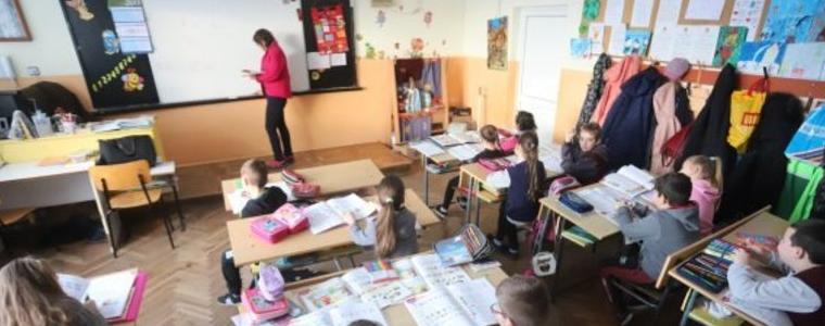 Просветният министър бави обещаното облекчаване на матурите