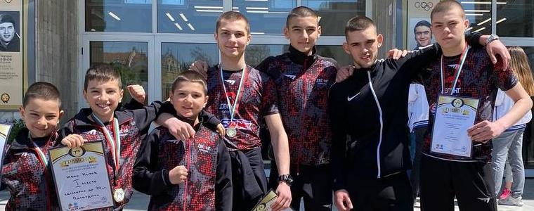 Две титли за кикбоксьорите на „Десант“ – Добрич на държавното по К1