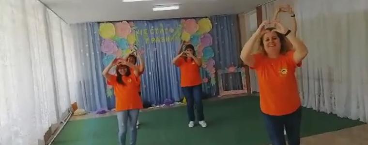 Екипът на Детска ясла 4 поздрави с флашмоб колегите си и всички здравни работници (ВИДЕО)