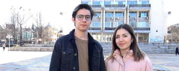 За първи път с право на вот – ще гласуват ли 18-годишните в неделя (ВИДЕО)