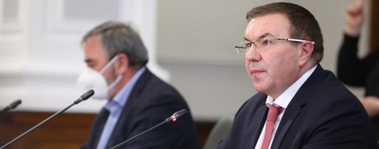 Ангелов чете статистиката: 50% от ваксините са поставени на възрастни хора