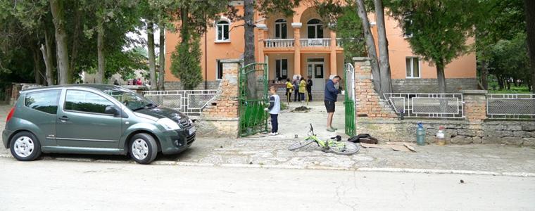 Чужденци, живеещи в Гурково, се включиха в първата акция по почистване на селото (ВИДЕО)
