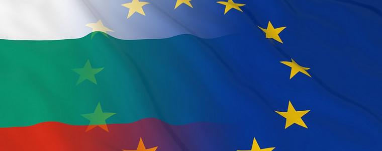 Караул на паметта за Деня на Европа в Добрич 