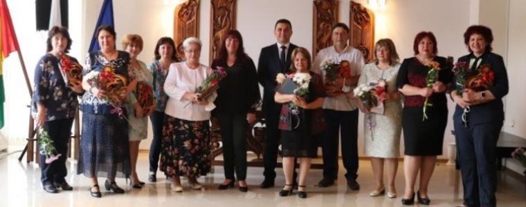 Община Генерал Тошево отличи и награди заслужили учители, културни дейци и изявени деца