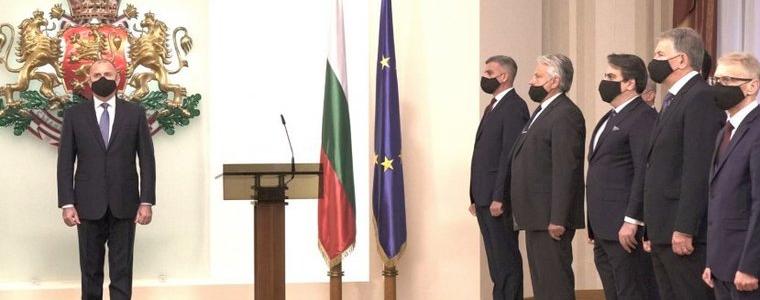 Румен Радев представи служебния кабинет, министрите се заклеха