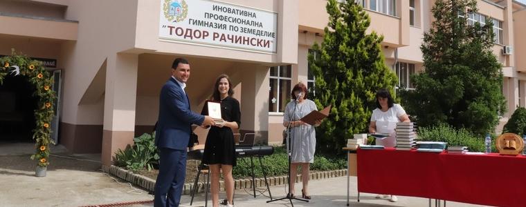 45 зрелостници от гимназията „Тодор Рачински“ в Генерал Тошево получиха своите дипломи 