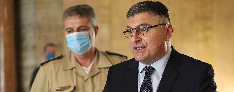 Министър Панайотов: Не става въпрос за пилотска грешка. Предложих майор Терзиев за най-високата военна награда