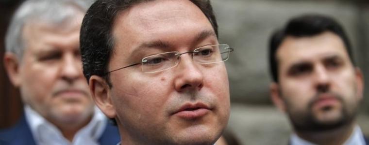 Митов: Извършва се преврат, с малки партизански отряди БСП превзема властта 