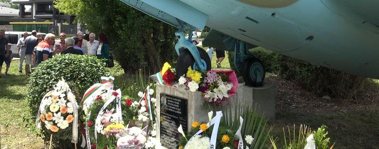 Откриха паметна плоча на загиналите пилоти от 26-ти РАП-Добрич (ВИДЕО)