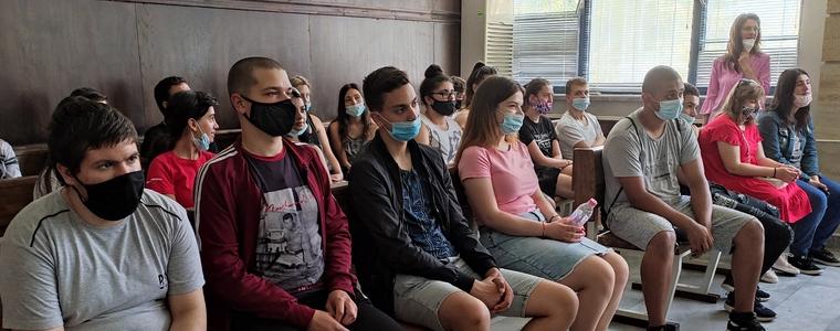  Районният съд награди ученици участвали в обучение