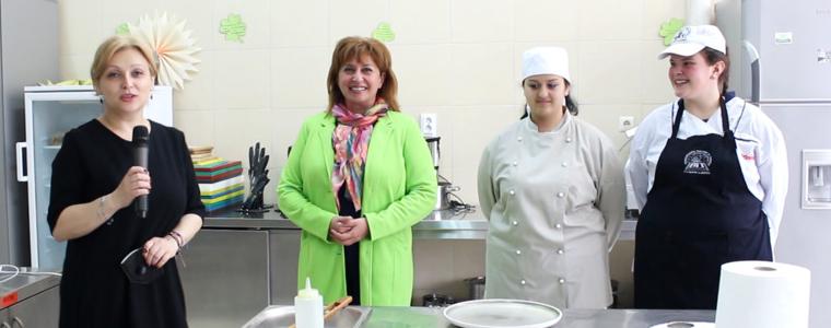 СЛАДКА СРЯДА: Отличени ястия на ученици от ПГ по туризъм от Национално състезание (ВИДЕО)