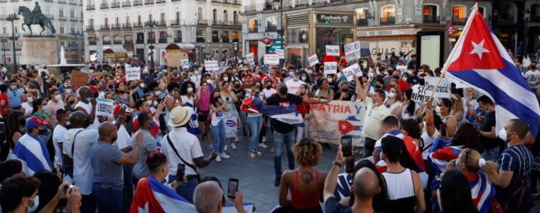 Арестуват дисиденти и журналисти на протестите в Куба, има убити и ранени