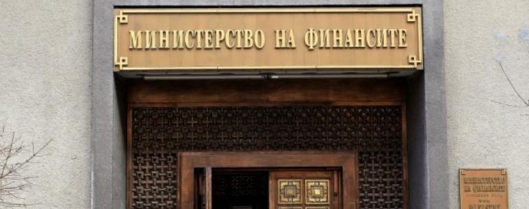 Хазната събра повече пари от похарченото