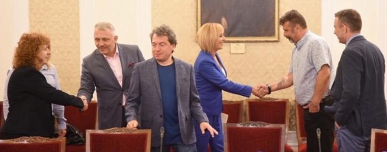 Манолова на консултация с ИТН: Ние сме срещу дългата ръка на ГЕРБ и ДПС