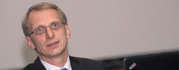 Министър Денков: Много вероятно е вълната от "Делта" да дойде у нас преди началото на новата учебна година