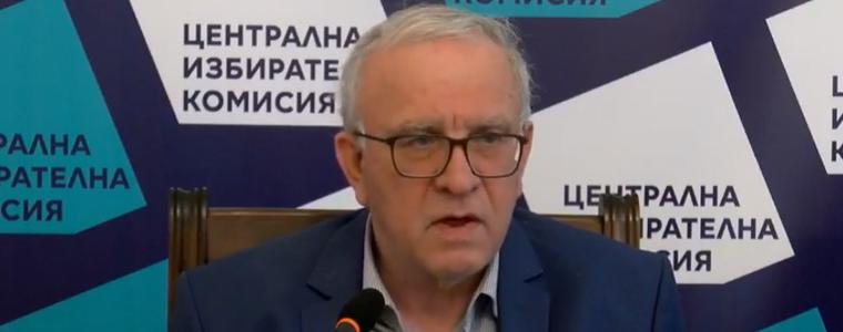 Повредени машини на 10 места в страната