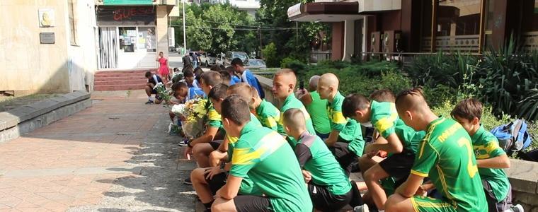 С поднасяне на цветя и футболна среща „Добруджа“ и „Левски“ отбелязаха рождението на Димитър Списаревски (ВИДЕО)