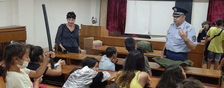 Участници в „Лятното училище за тийнейджъри“ посетиха Първо РУП - Добрич