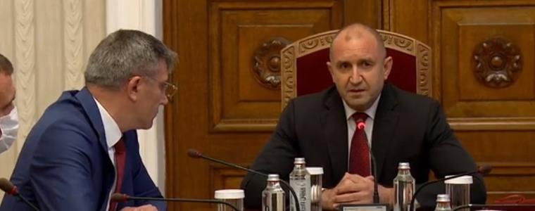 А коя е вашата Родина, пита Румен Радев лидера на ДПС