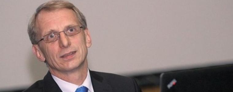 Обявяват в четвъртък как ще работят детските градини и училищата