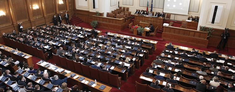 От втория опит парламентът одобри оттеглянето на Пламен Николов