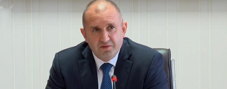 Радев вика на консултации ИТН, ГЕРБ и БСП  
