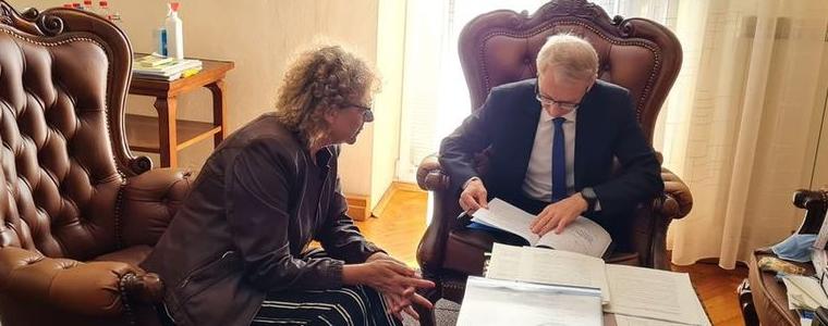 Албена Симеонова  представи идеята за медицински филиал пред проф.Денков  