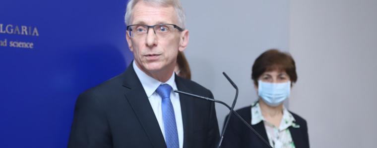 Николай Денков: Положението в училищата все още не е сериозно