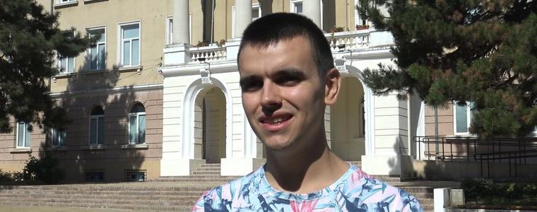 Зрелостник от Ген. Тошево с Национална диплома на МОН за отличен успех (ВИДЕО)