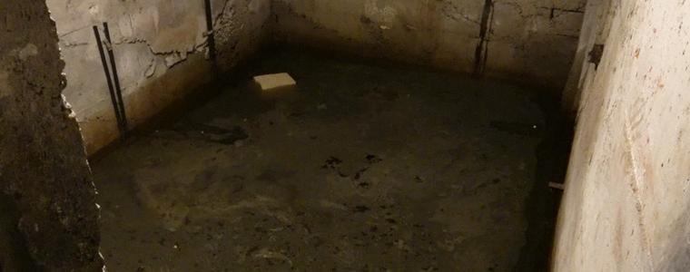 Блок 6 в кв. Дружба – поредната жилищна сграда с проблем с канализацията (ВИДЕО)
