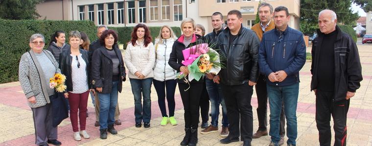 ИЗБОРИ 2021: Заради проблема с "Вера Су", кандидатът за вицепрезидент Невяна Митева е в Добричко, тя посети и с. Победа