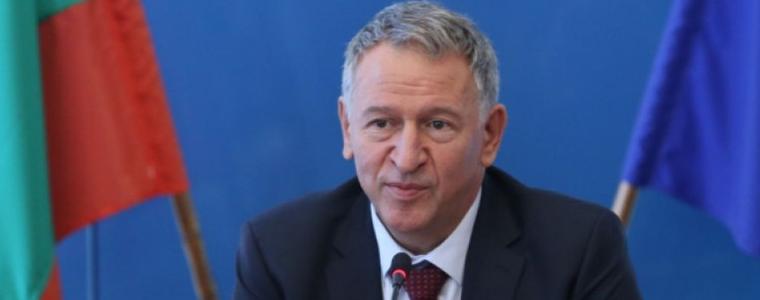 Кацаров: Мерките засягат само дейностите, посочени в заповедта