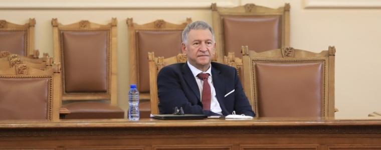 Кацаров: Понеделник ме атакуват за броя починали, вторник - че въвеждам мерки