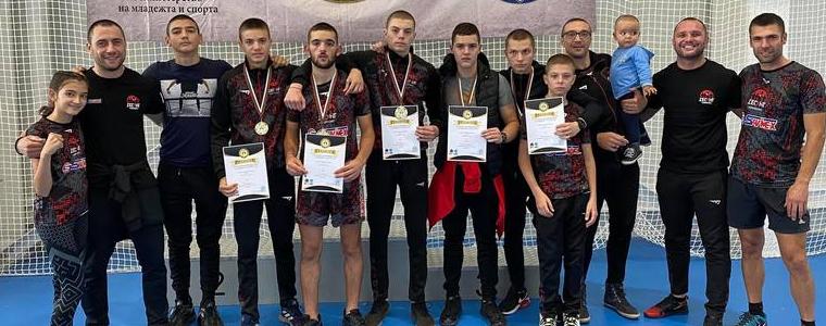 КИКБОКС: 9 медала за „Десант“ – Добрич на държавното първенство в стил лоу кик