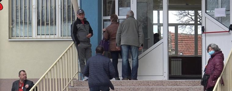 175 082 са избирателите в областта, имащи право на глас за балотажа, гласуването – в 381 секции
