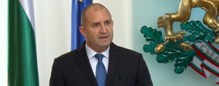Румен Радев печели втори мандат