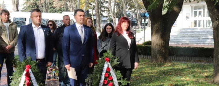 Генерал Тошево отбеляза празника си с поклонение пред паметника на патрона на града