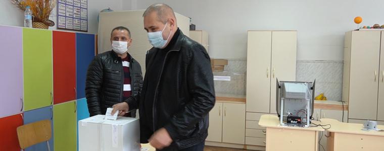 Йордан Апостолов: Гласувах децата ни да останат в България (ВИДЕО)