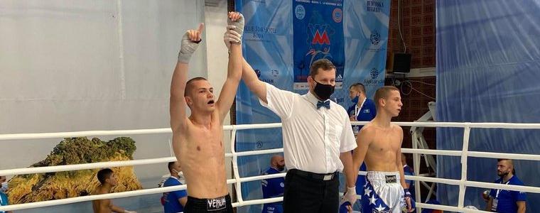 Жулиен Риков и Александър Панайотов започнаха с победи участието си на европейското по кикбокс